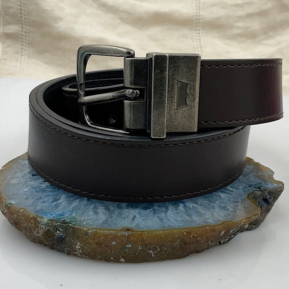 Levi’s Men's Brown & Black Synthetic Leather Belt size 34-36. (Buckle Flips) - Picture 2 of 6